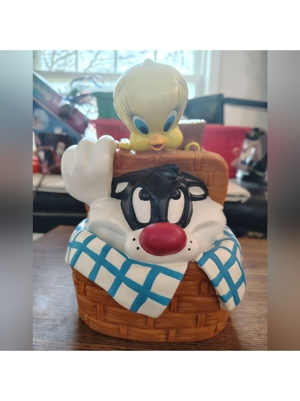 Vintage 1999 Warner Bros Tweety Bird Sylvester Picnic Coin Piggy Bank